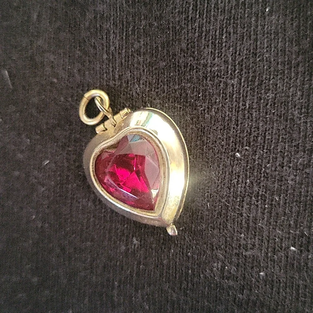 Red Rhinestone Heart Locket - Picture 2 of 12